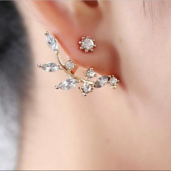 Jewelry - •2-Piece Charm Flowers•